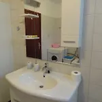 شقة Tona