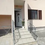Tona شقة *