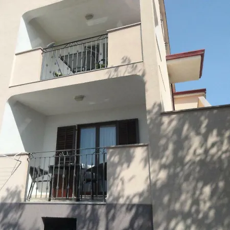 Tona Apartman Rovinjsko Selo