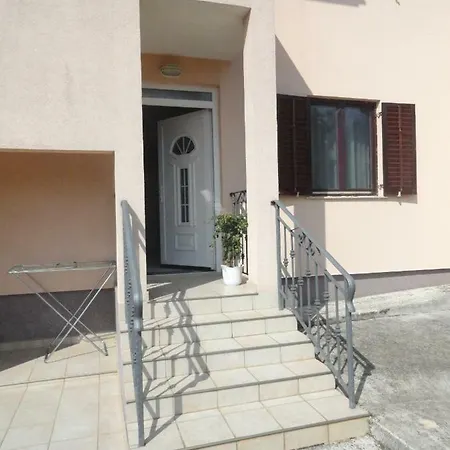 Tona Apartman *